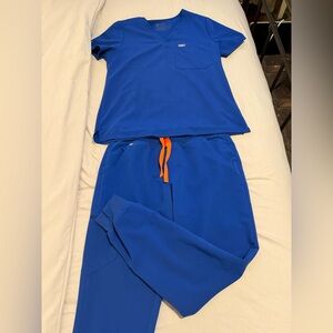 Figs women's scrub set in color Royal Blue